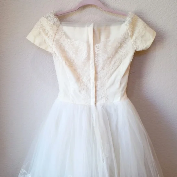 Rike's vintage 1950s stunning tulle off the shoulder tea length wedding gown - Picture 10 of 15